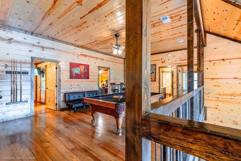 Iron Horse Lodge Sleeps 18, Games, Fire Pit, Hot Tub, Ev, More Broken Bow Exterior photo