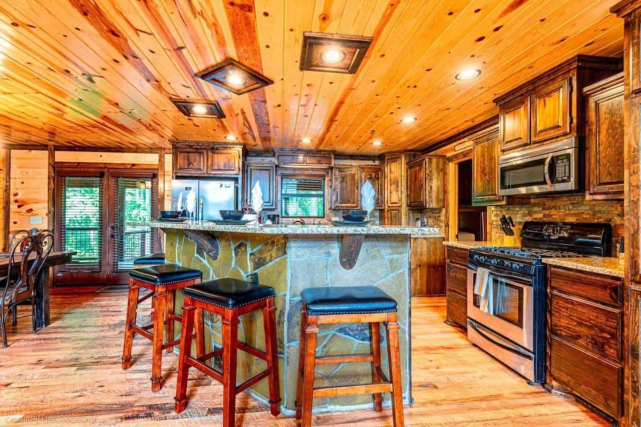 Iron Horse Lodge Sleeps 18, Games, Fire Pit, Hot Tub, Ev, More Broken Bow Exterior photo