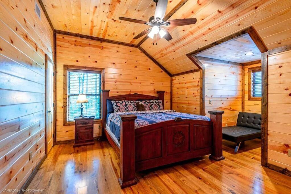 Iron Horse Lodge Sleeps 18, Games, Fire Pit, Hot Tub, Ev, More Broken Bow Exterior photo