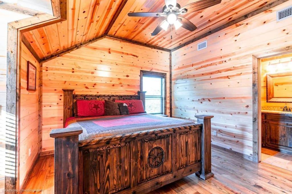 Iron Horse Lodge Sleeps 18, Games, Fire Pit, Hot Tub, Ev, More Broken Bow Exterior photo