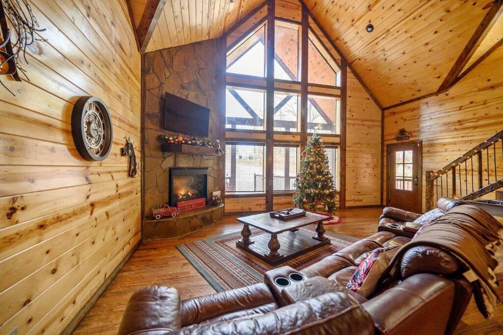 Iron Horse Lodge Sleeps 18, Games, Fire Pit, Hot Tub, Ev, More Broken Bow Exterior photo