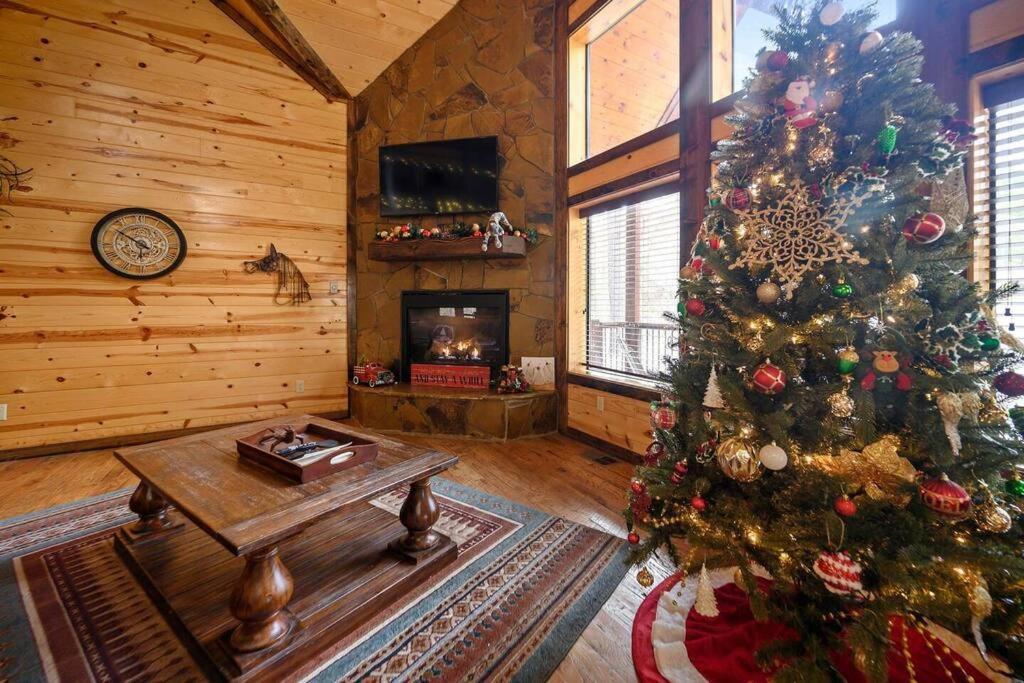 Iron Horse Lodge Sleeps 18, Games, Fire Pit, Hot Tub, Ev, More Broken Bow Exterior photo