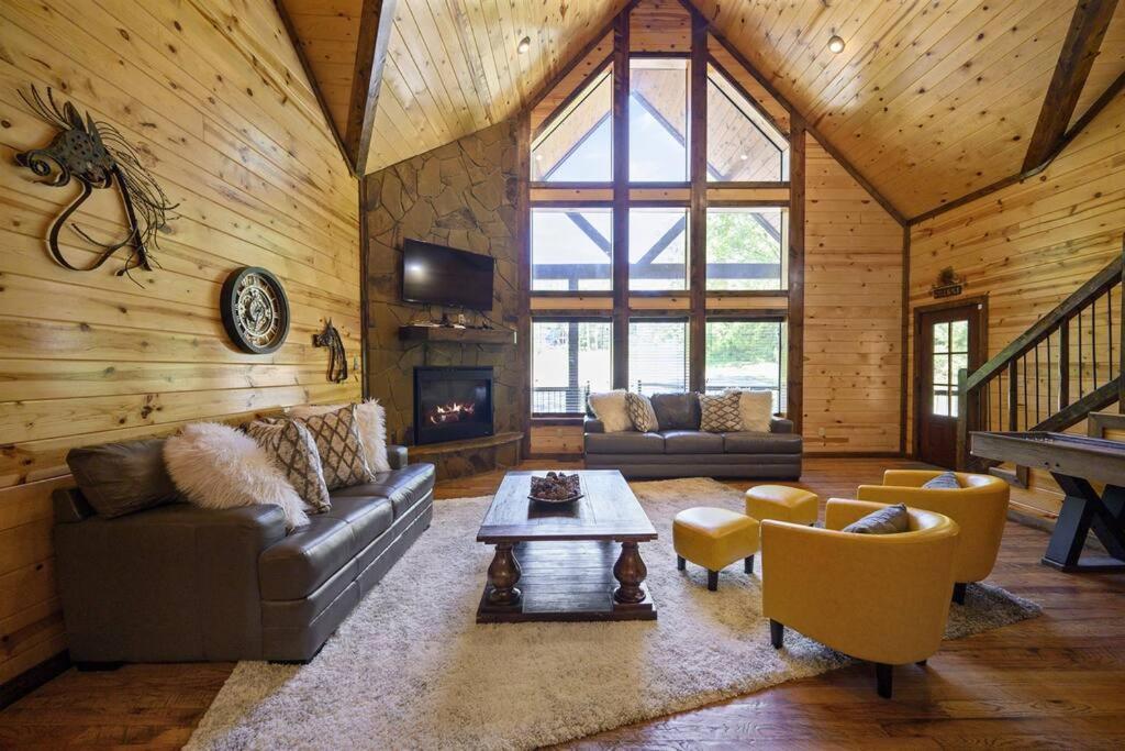 Iron Horse Lodge Sleeps 18, Games, Fire Pit, Hot Tub, Ev, More Broken Bow Exterior photo