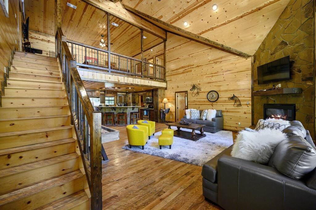Iron Horse Lodge Sleeps 18, Games, Fire Pit, Hot Tub, Ev, More Broken Bow Exterior photo