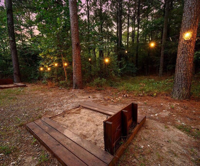 Iron Horse Lodge Sleeps 18, Games, Fire Pit, Hot Tub, Ev, More Broken Bow Exterior photo