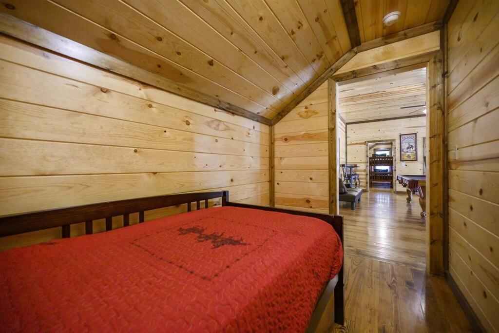 Iron Horse Lodge Sleeps 18, Games, Fire Pit, Hot Tub, Ev, More Broken Bow Exterior photo