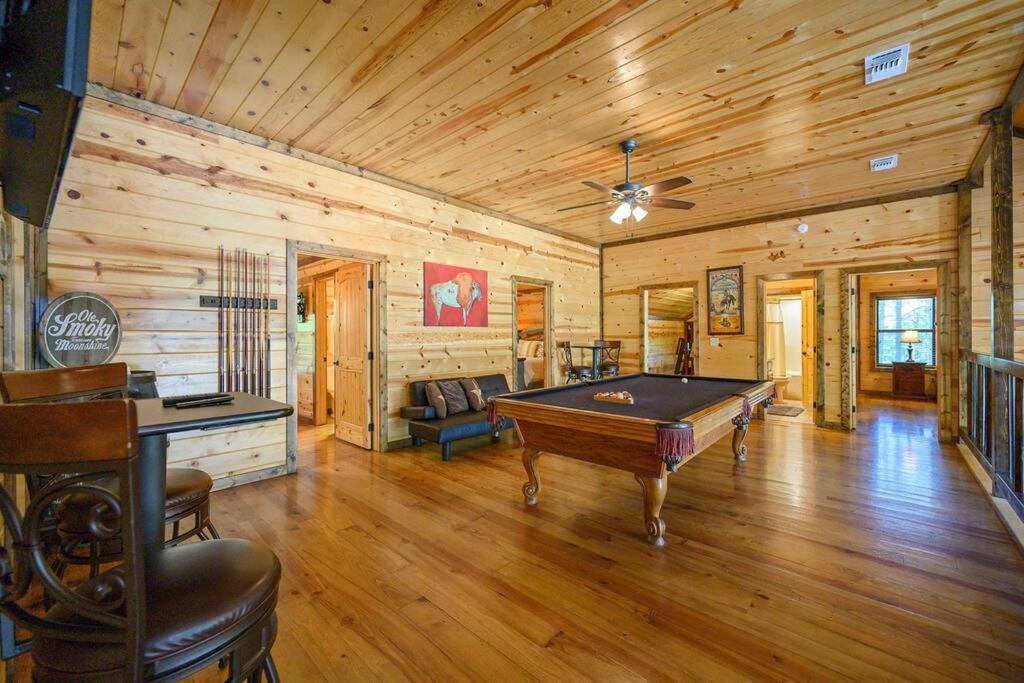 Iron Horse Lodge Sleeps 18, Games, Fire Pit, Hot Tub, Ev, More Broken Bow Exterior photo