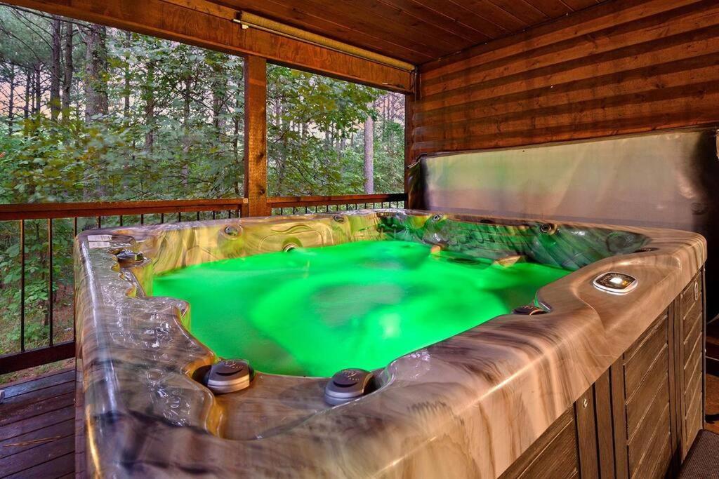Iron Horse Lodge Sleeps 18, Games, Fire Pit, Hot Tub, Ev, More Broken Bow Exterior photo